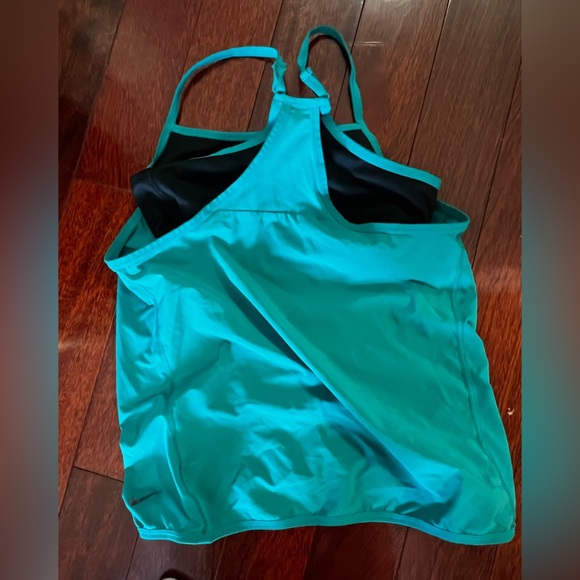 Nike dri fit Women's Blue workout Top with built in bra - Picture 4 of 5